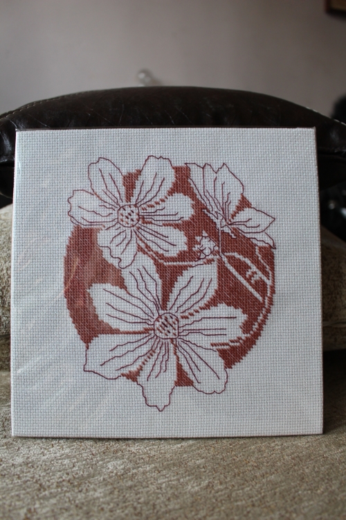 Gobelin Flowers on brown background Size 21/21 CM