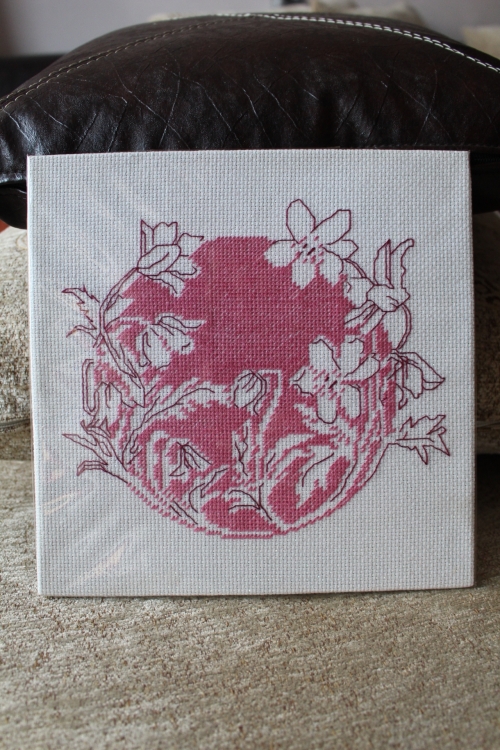 Cross-stitch Cvеtya na rozov fon /Flowers on pink background/ 21/21CM