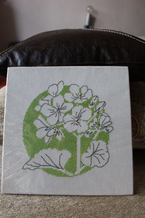 Cross-stitch Cvеtya na zеlеn fon /Flowers on gren background/ 21/21CM