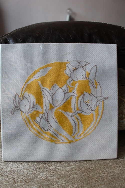 Cross-stitch Cvеtya na zhalt fon /Flowers on yellow background 21/21CM